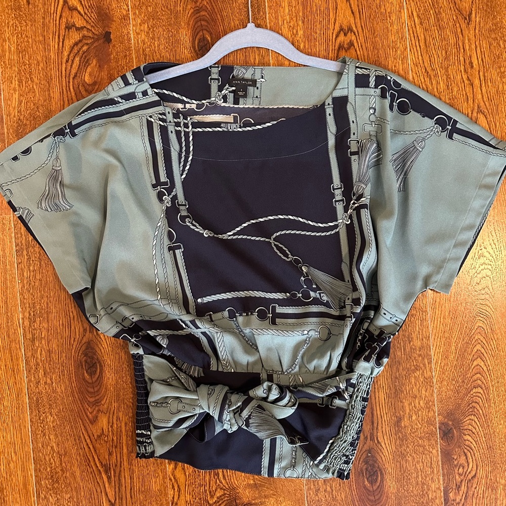 Ann Taylor tie waist top. Size small.